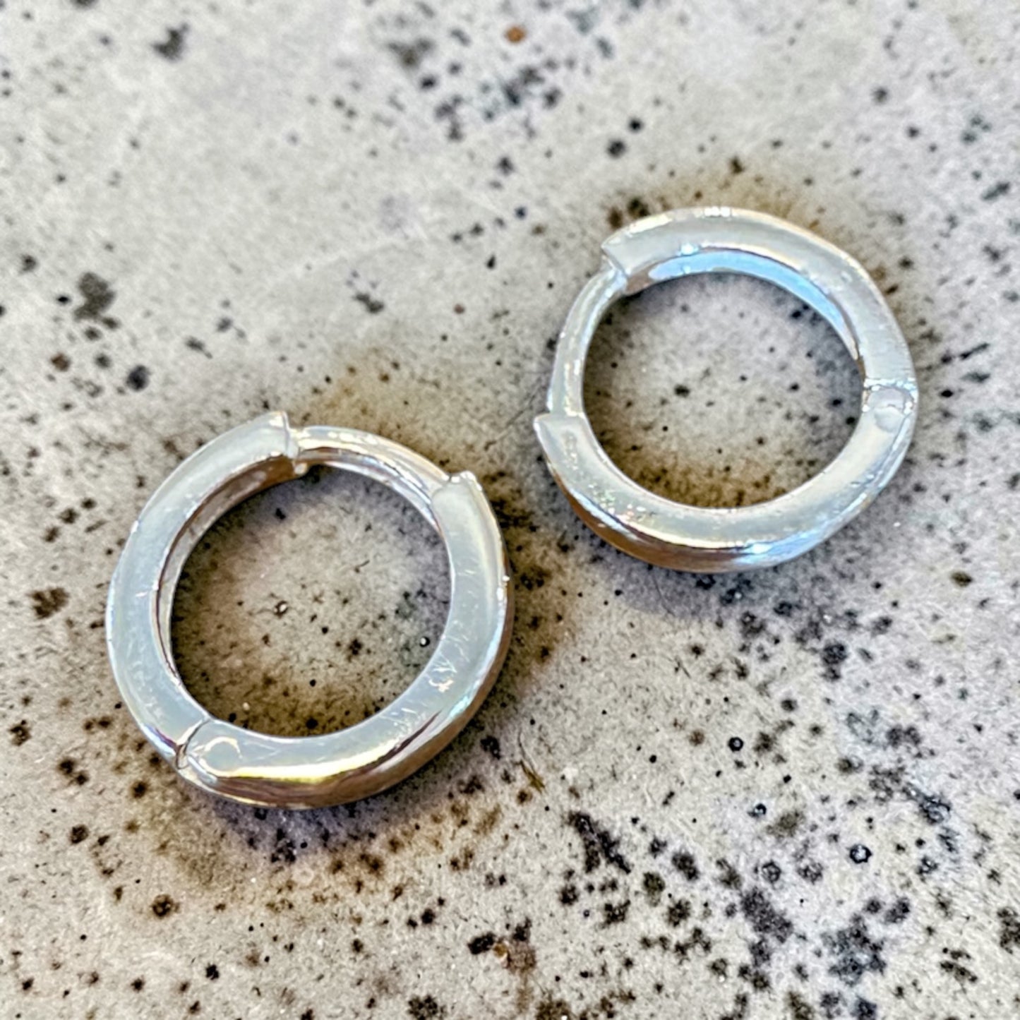 Essentials Huggies in Silver