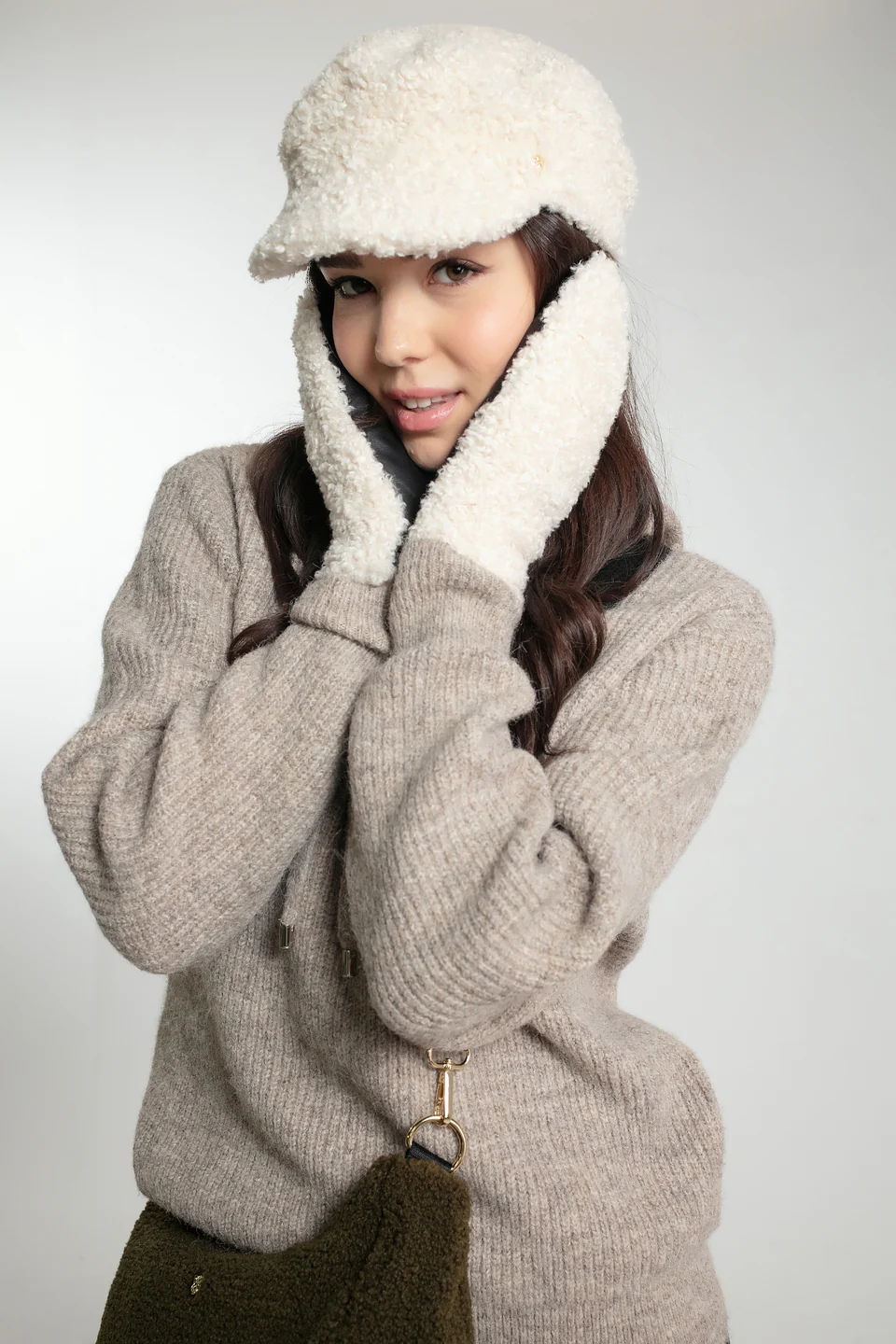 Roma Mitten in Cream